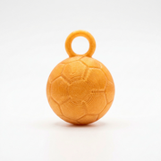 Holding balon de oro