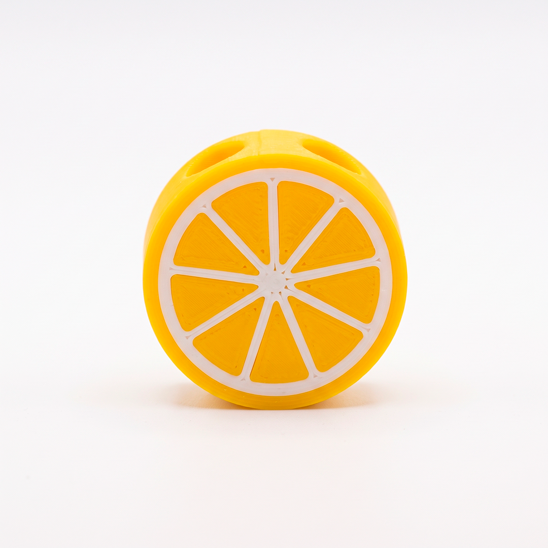 Holding rodaja limon