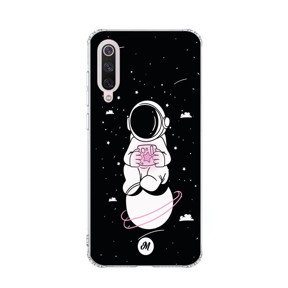 Cases para Xiaomi Mi 9 Funda Astronauta Remake - Mandala Cases